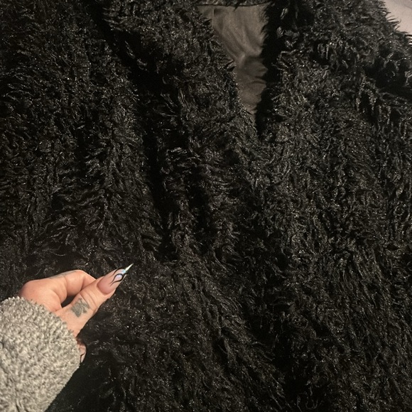 Oversizedd furry jacket - Picture 3 of 3